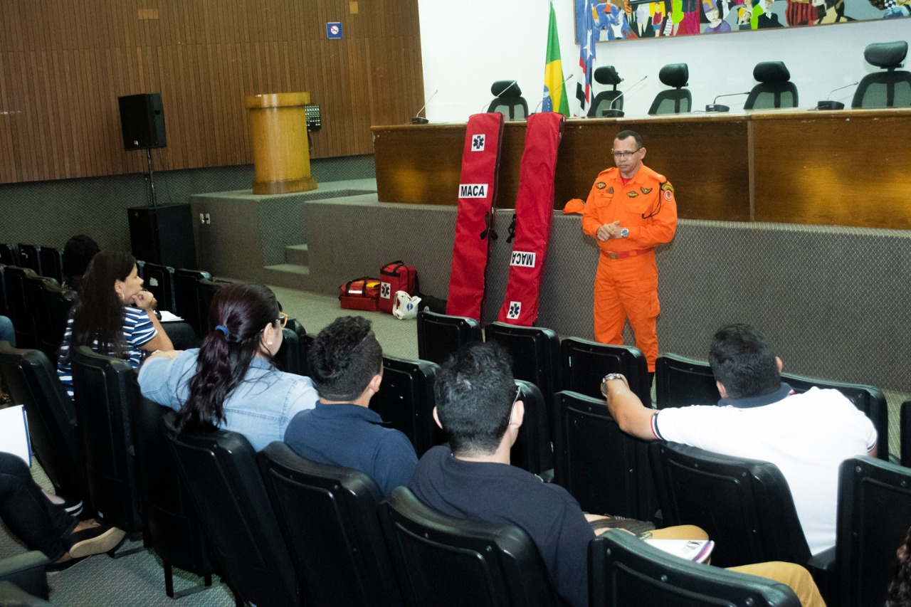 O curso voltado aos servidores da Assembleia Legislativa incluiu teoria e prática 