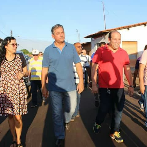 Carlinhos Florêncio visita obras de recapeamento asfáltico em Bacabal