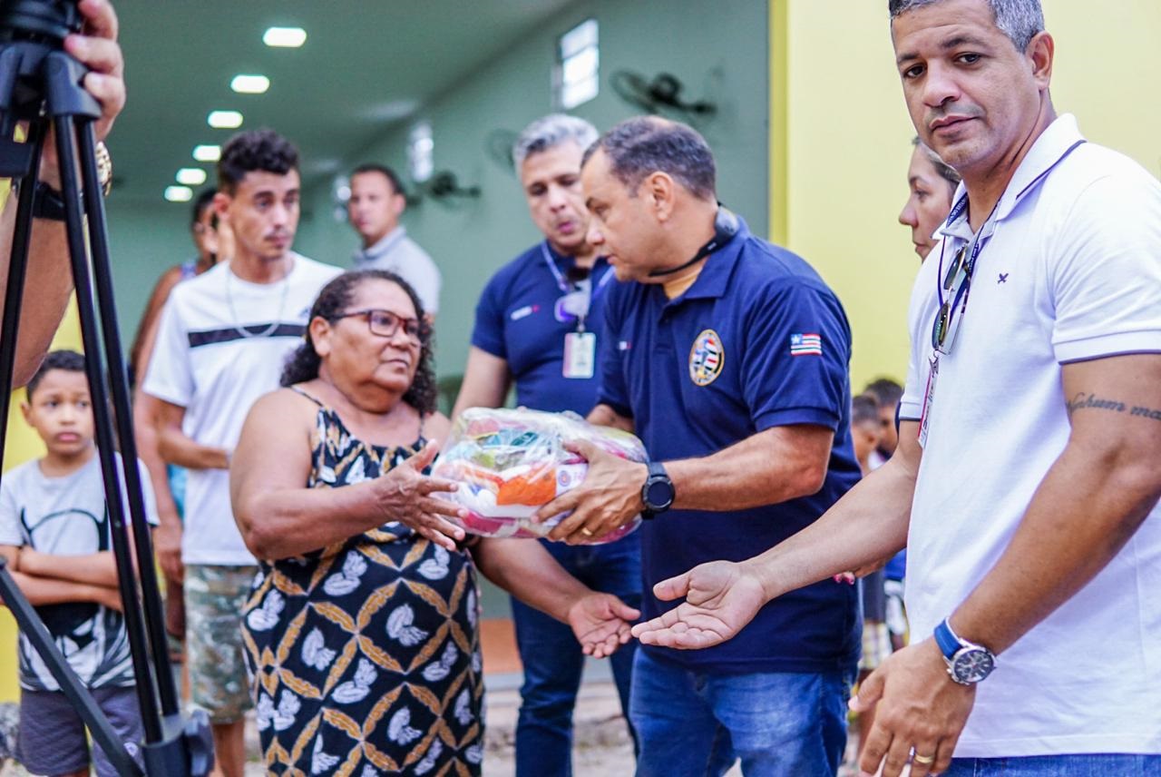 Dezenas de famílias carentes foram beneficiadas pelos donativos entregues pelo Gabinete Militar da Assembleia 
