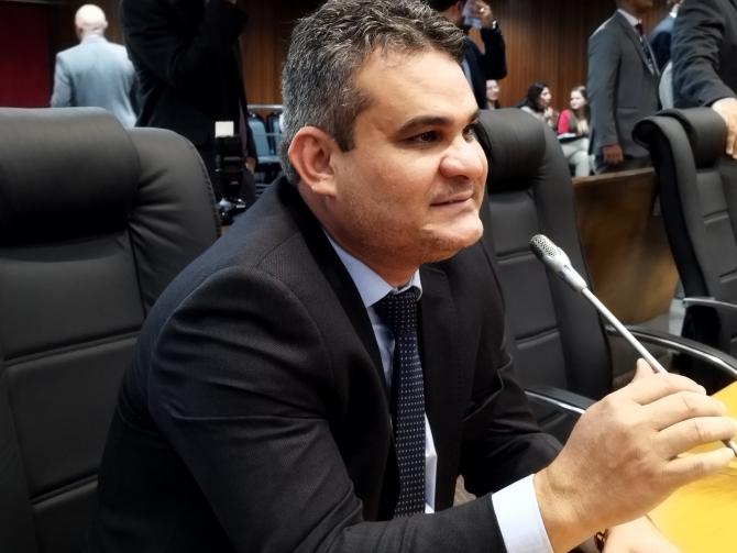 Deputado Júnior França solicita viatura policial para município de Santa Luzia