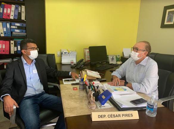 César Pires recebe visita do prefeito Lahesio Bonfim