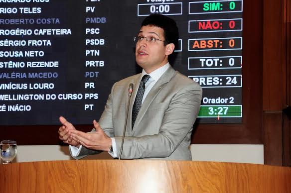 Deputado Alexandre Almeida destaca ações do governo do estado em Timon 