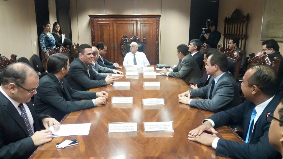 Deputados se reúnem com Ministro dos Transportes em Brasília para cobrar manutenção da BR 135