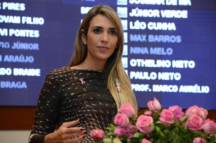 Andrea Murad quer informação sobre trabalho exercido por Symone Pacheco na SES