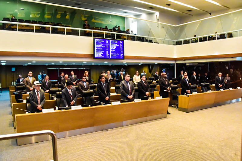 Deputados parabenizam o Jornal Pequeno pelos 65 anos de fundação e aprovam homenagem