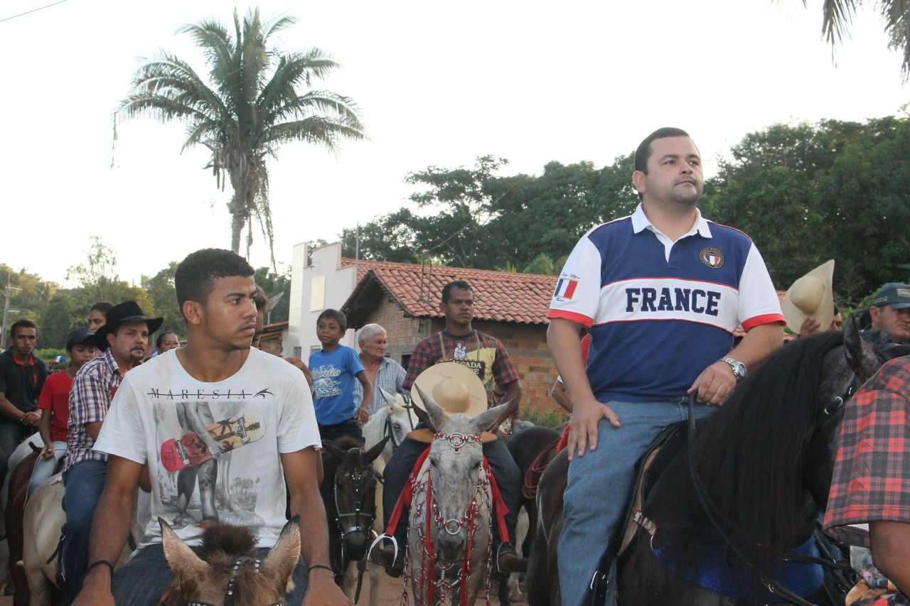 Vinicius Louro prestigia cavalgada do festejo de Santo Antônio em Trizidela do Vale