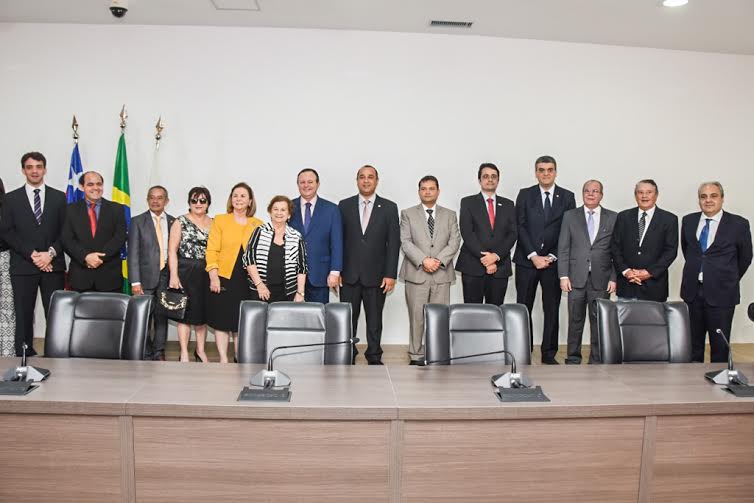 Roberto Costa representa a Assembleia Legislativa na inauguração da nova sede da PGJ