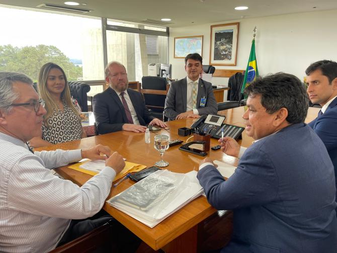 Othelino e Ana Paula reúnem-se com ministro das Relações Institucionais Alexandre Padilha