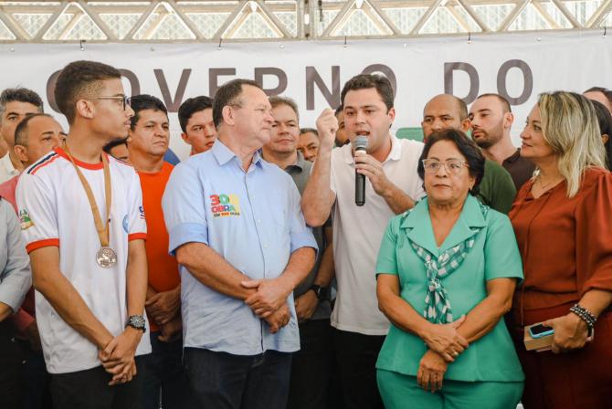 Em Timon, deputado Leandro Bello participa da entrega de obras ao lado do governador Brandão 