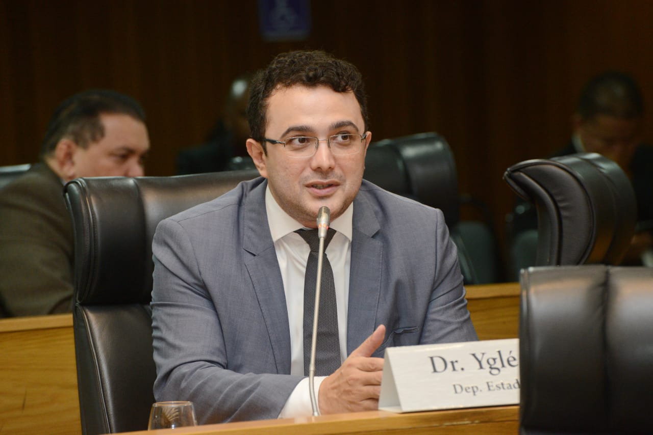 Dr. Yglésio lança edital de concurso de projetos de lei para universitários