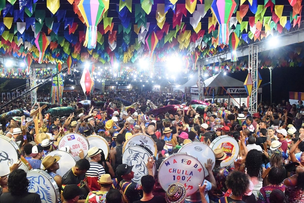 Multidão lota, dança, canta e encanta a segunda noite do “Arraiá do Povo 2019”