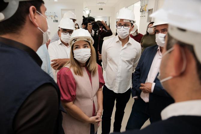Deputado Carlos Lula visita Hospital da Ilha entregue durante sua gestão na Saúde