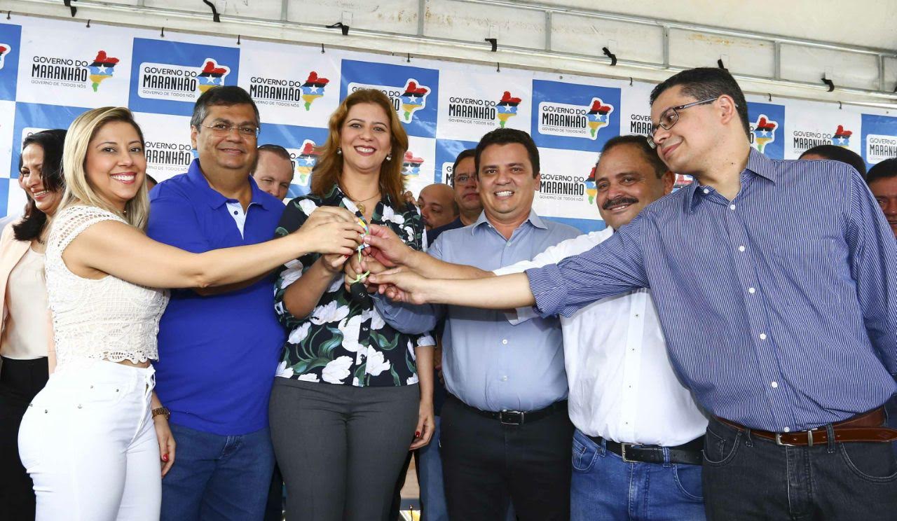 Deputada Valéria Macedo participa de entrega de 12 ambulâncias