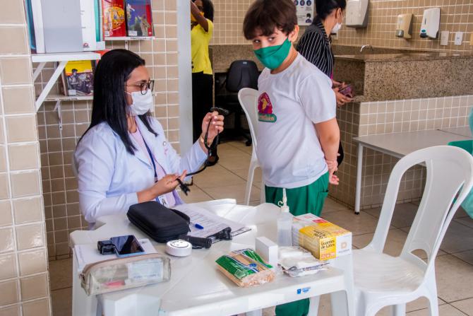 Alunos da Sementinha submetem-se a exame biométrico para aulas de educação física 