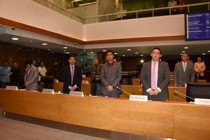 AL faz um minuto de silêncio em homenagem à memória do ex-deputado Evandro Sarney