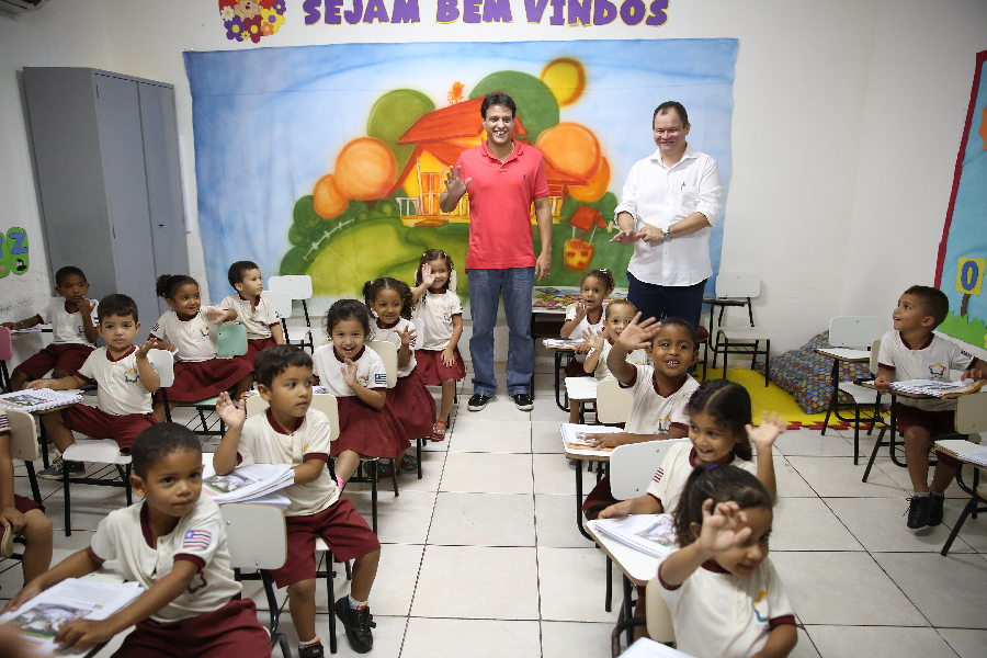 Deputado Rafael Leitoa comemora visita de secretário de Educação à Timon