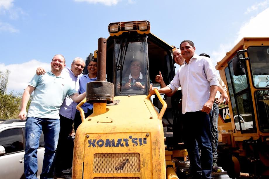 Othelino, Bira e Zé Inácio prestigiam assinatura  da ordem de serviço da ponte Bequimão/Central