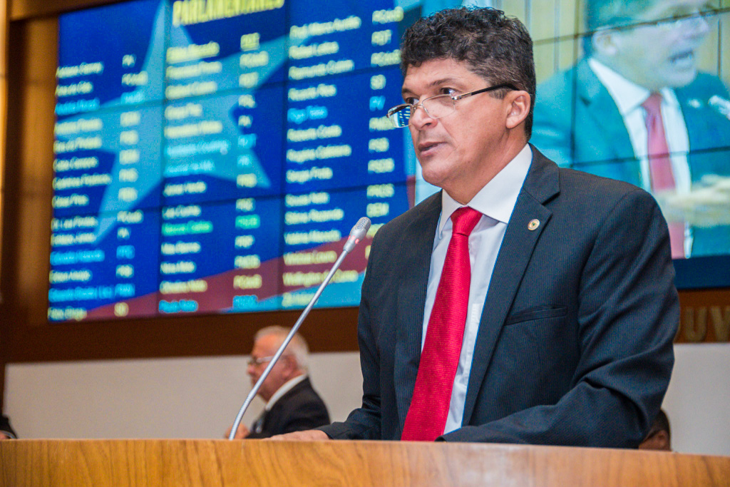 Marcos Caldas anuncia retomada de aula em Presidente Dutra e defende hospital para Santa Inês