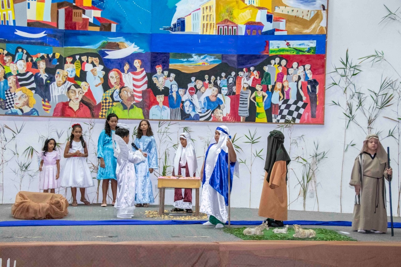 O nascimento de Cristo foi encenado por alunos de diversas séries da Creche-Escola Sementinha