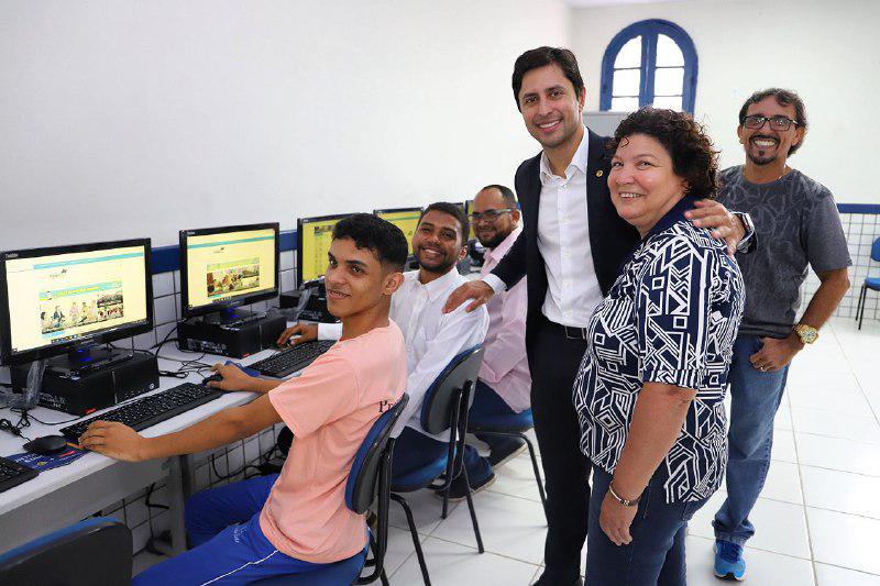 Duarte propõe doação de celulares apreendidos para estudantes de escolas públicas