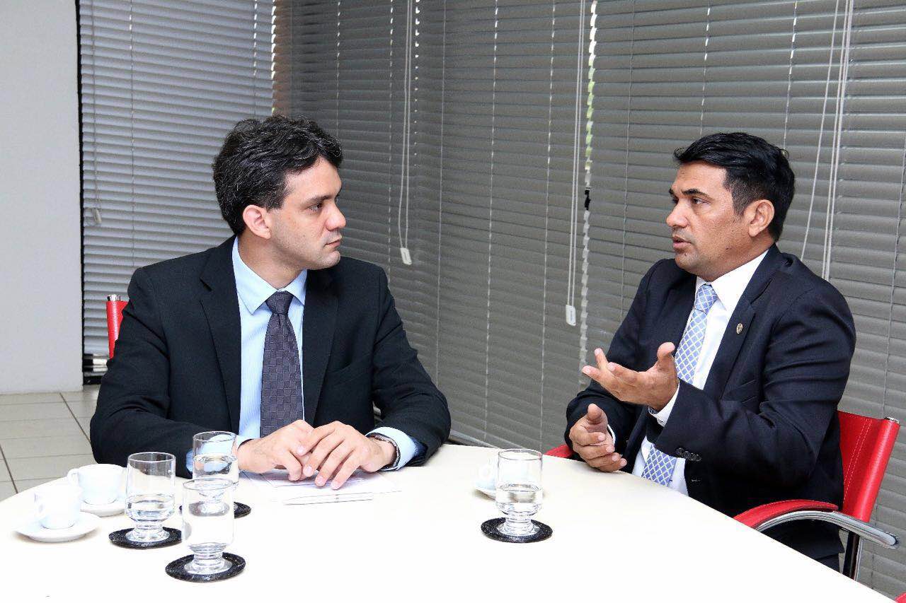 Wellington do Curso faz visita ao presidente da OAB/MA, Thiago Diaz