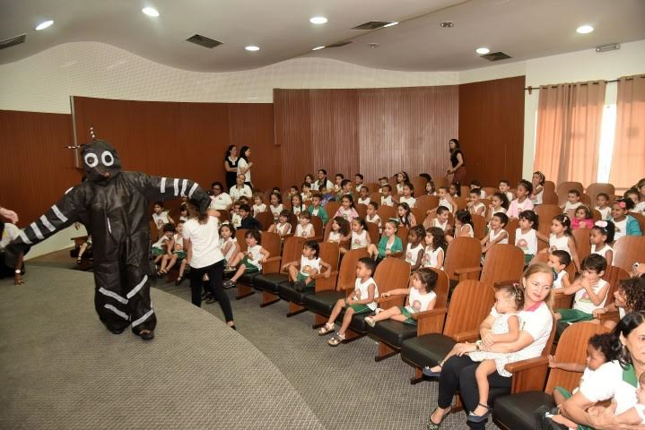 Creche-Escola Sementinha apresenta aos alunos peça teatral sobre o Aedes Aegypti