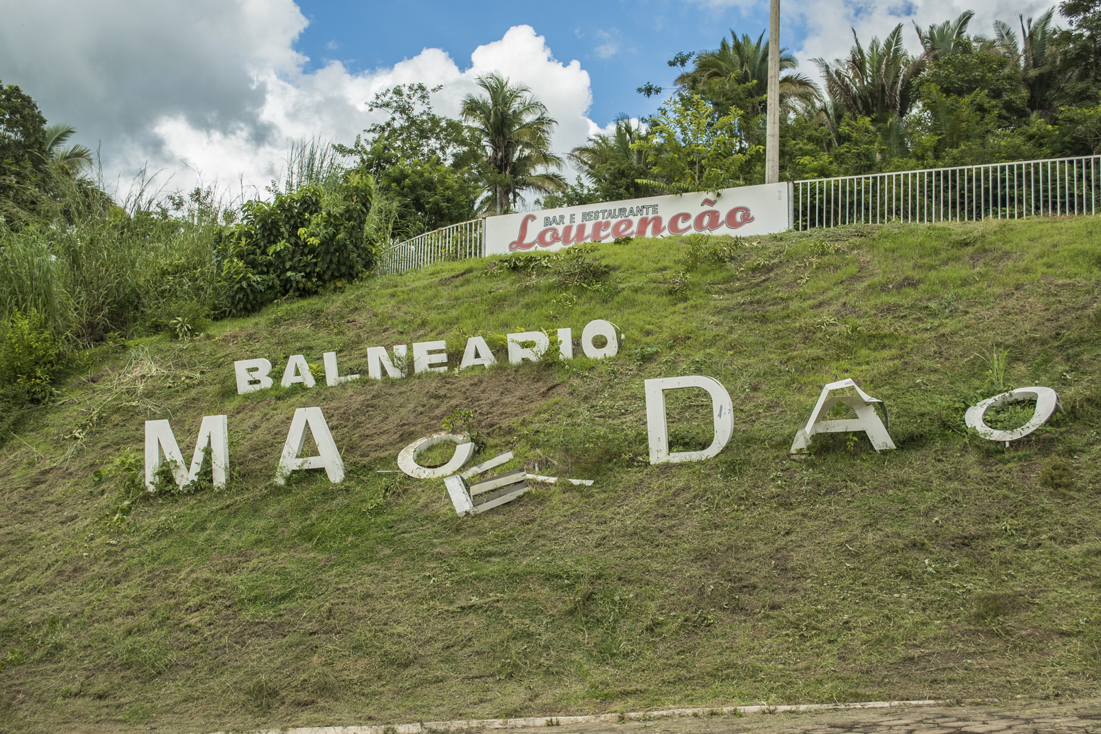 Fábio Macedo lamenta abandono do balneário de Dom Pedro e cobra reforma urgente