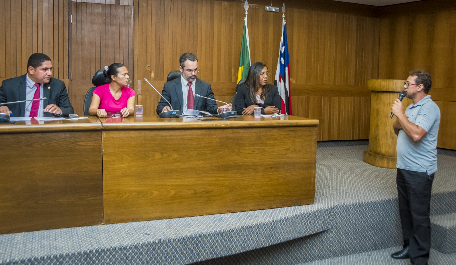 Em audiência pública, Zé Inácio ouve famílias de comunidade ameaçada de despejo