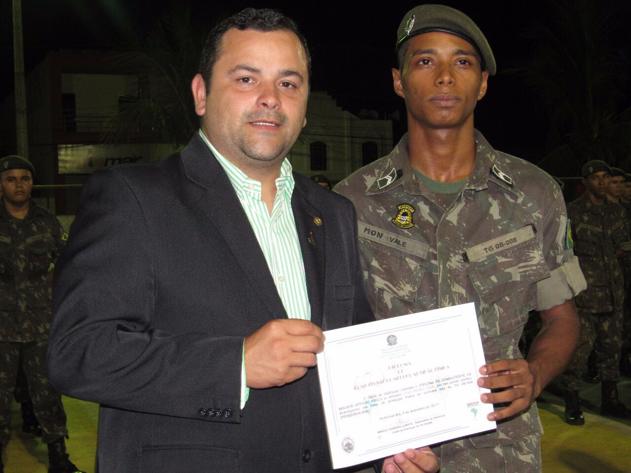 Deputado Vinícius Louro recebe homenagem do Tiro de Guerra do Exército, em Pedreiras  