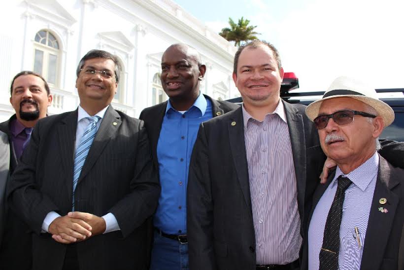 Rafael Leitoa participa da entrega de viaturas no Palácio dos Leões