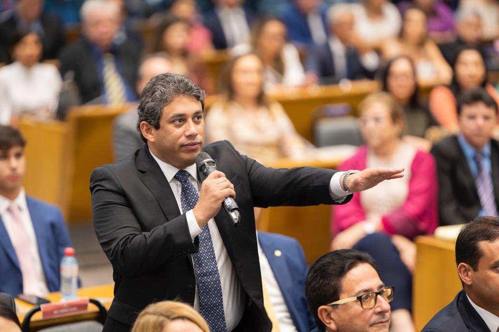 Osmar Filho assume seu primeiro mandato de deputado estadual 
