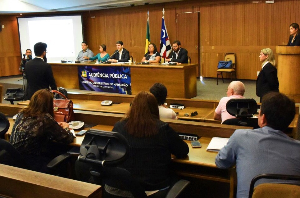 Com professores e alunos, Eduardo Braide debate criação do Conselho Universitário do Maranhão