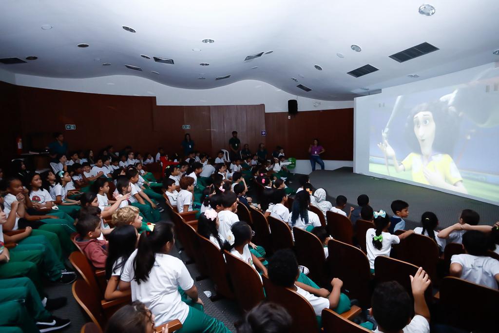 Creche-Escola Sementinha promove sessão de cinema para alunos em ação alusiva ao Dia das Crianças