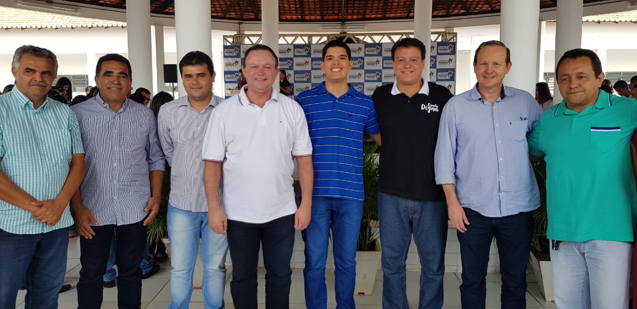 Márcio Honaiser acompanha entrega da primeira escola estadual em Feira Nova