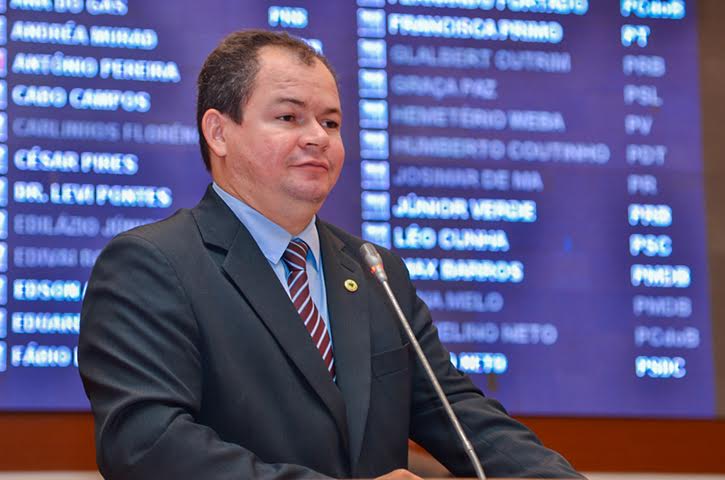 Título inédito do voleibol timonense é homenageado por Rafael Leitoa