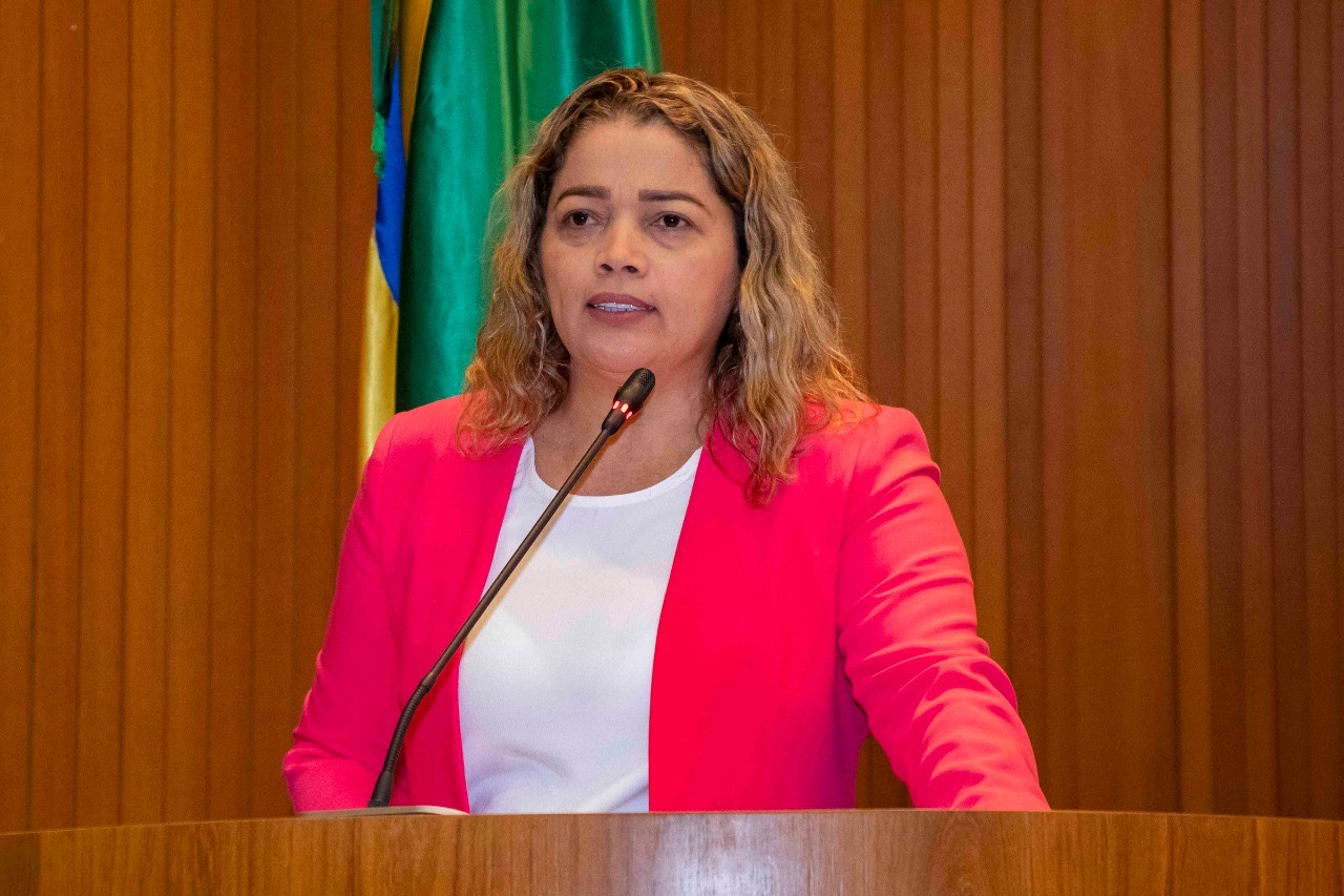 Deputada Mical Damasceno defende Jair Bolsonaro na tribuna 