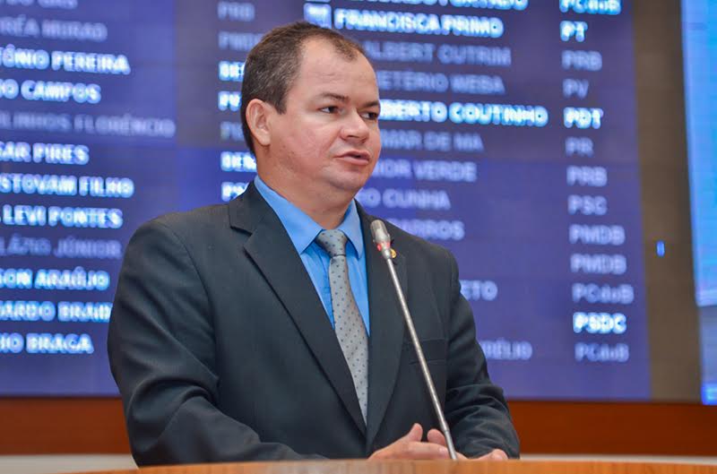 Rafael Leitoa comemora obras do Centro de Juventude em Timon