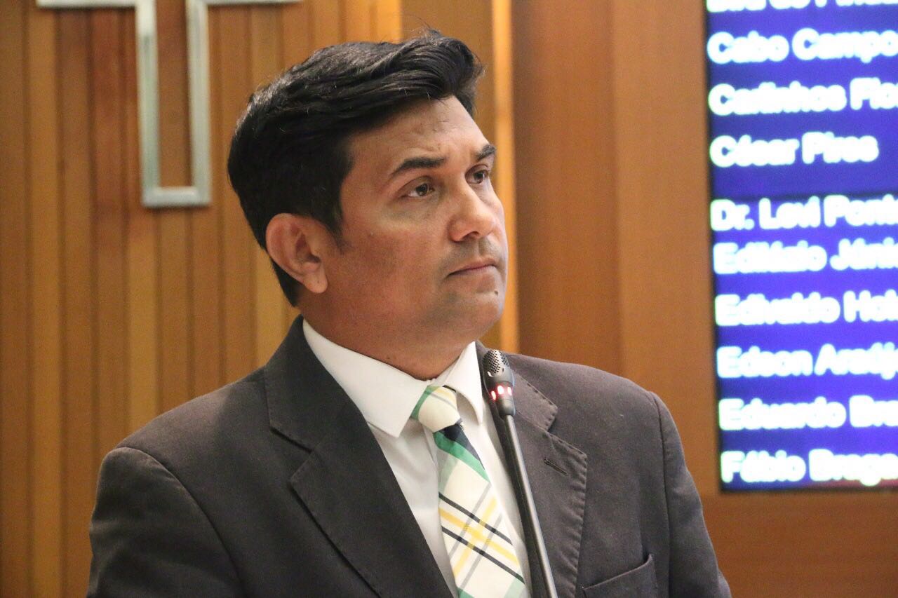 Deputado Wellington repudia corte de R$ 9,3 milhões na Educação 