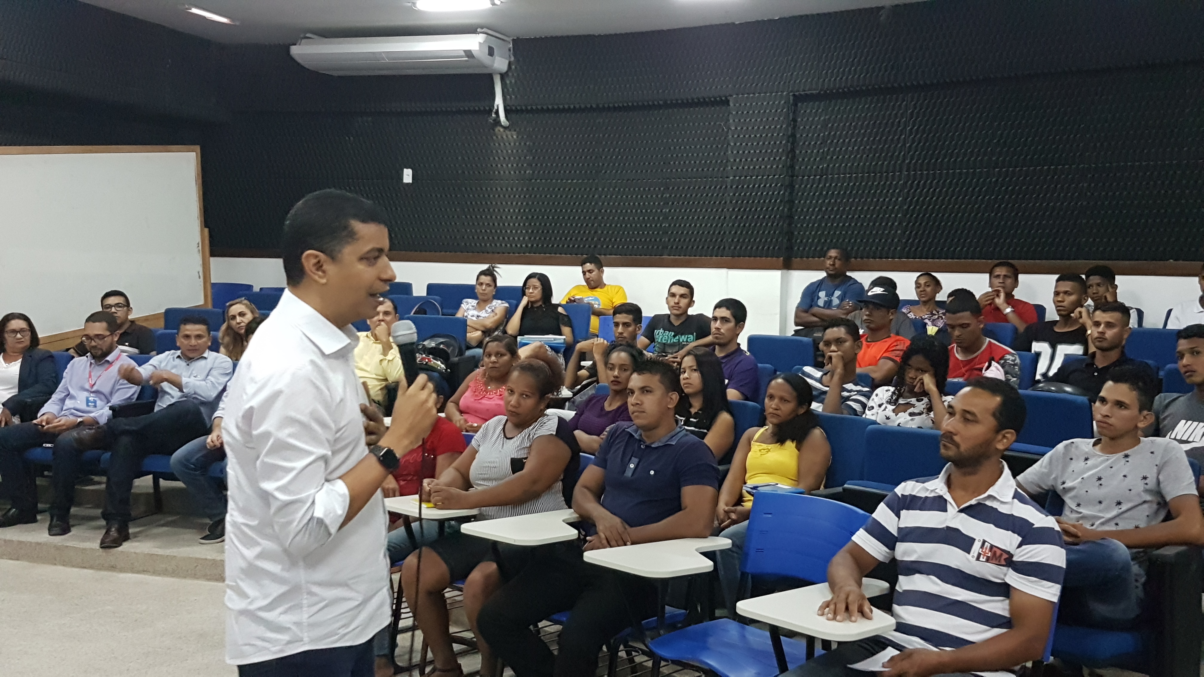 Deputado Bira participa de aula inaugural dos cursos FIC