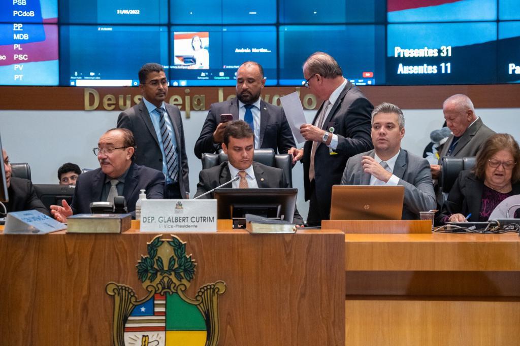 Assembleia aprova autorização para governador Carlos Brandão ausentar-se do Estado