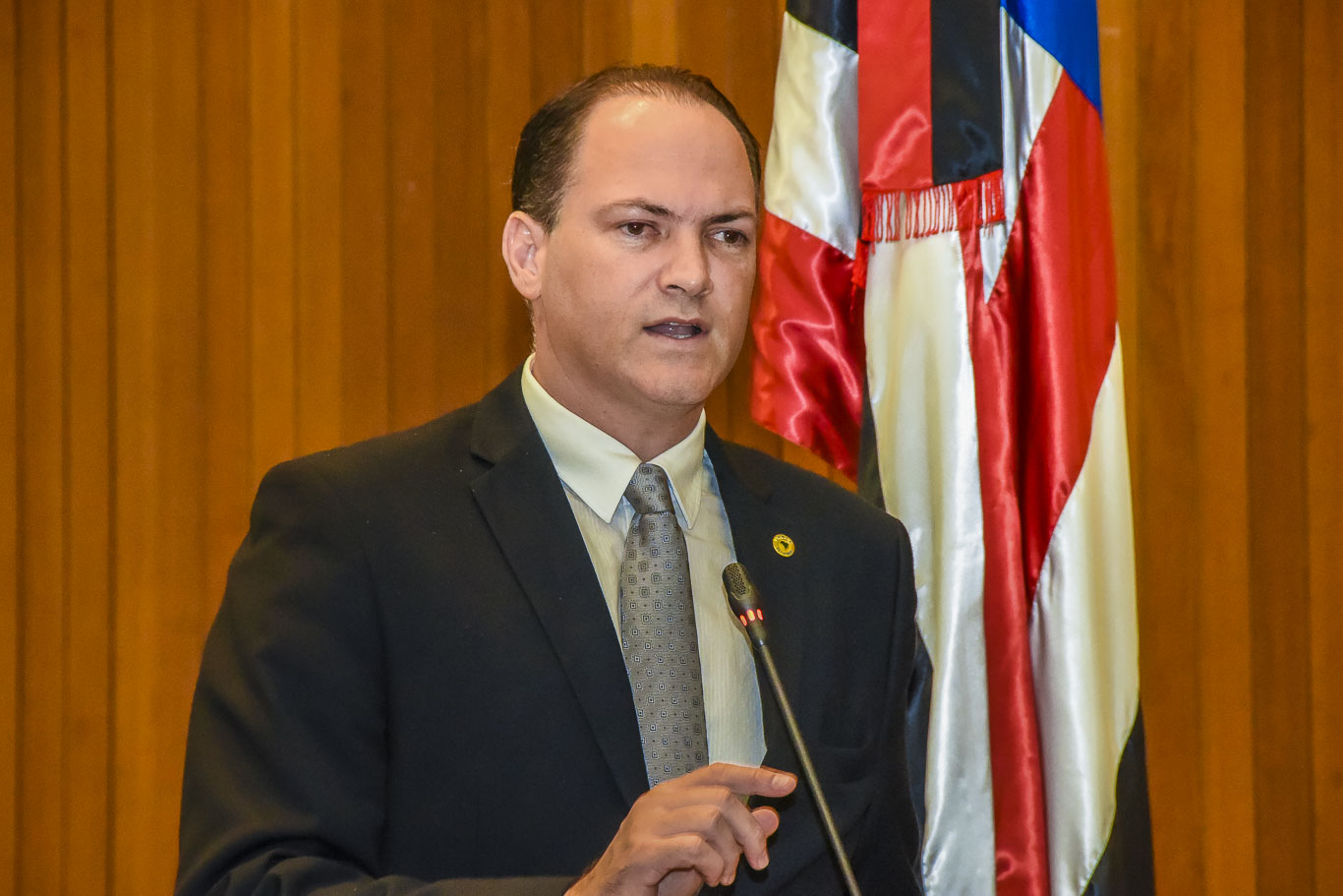 Sousa Neto denuncia valor do salário de secretário da Saúde do Governo 