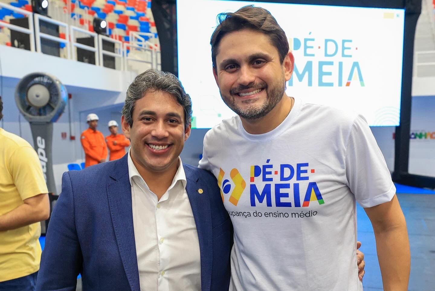 Deputado Osmar Filho com o ministro das Comunicações, Juscelino Filho, no lançamento