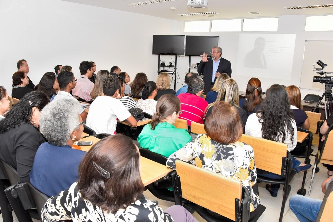 Escola do Legislativo promove palestra sobre inteligência emocional