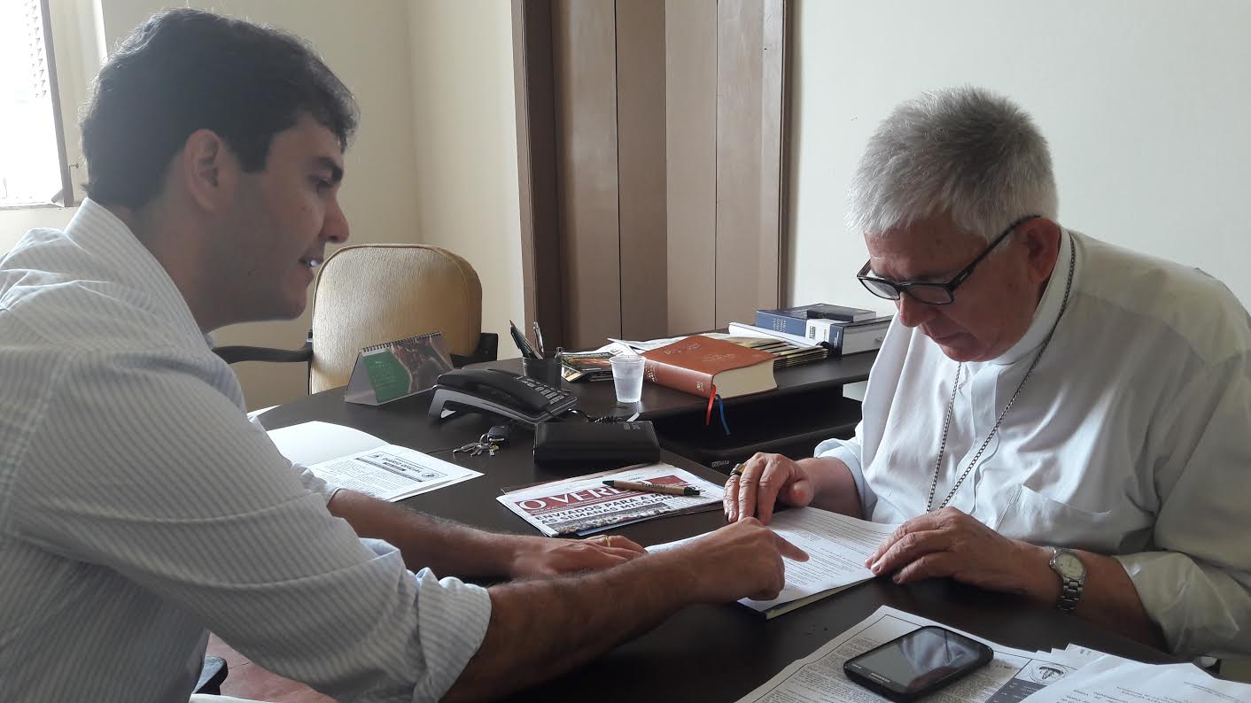 Eduardo Braide apresenta Lei que criou Programa Escola Sustentável a Igreja Católica do Maranhão