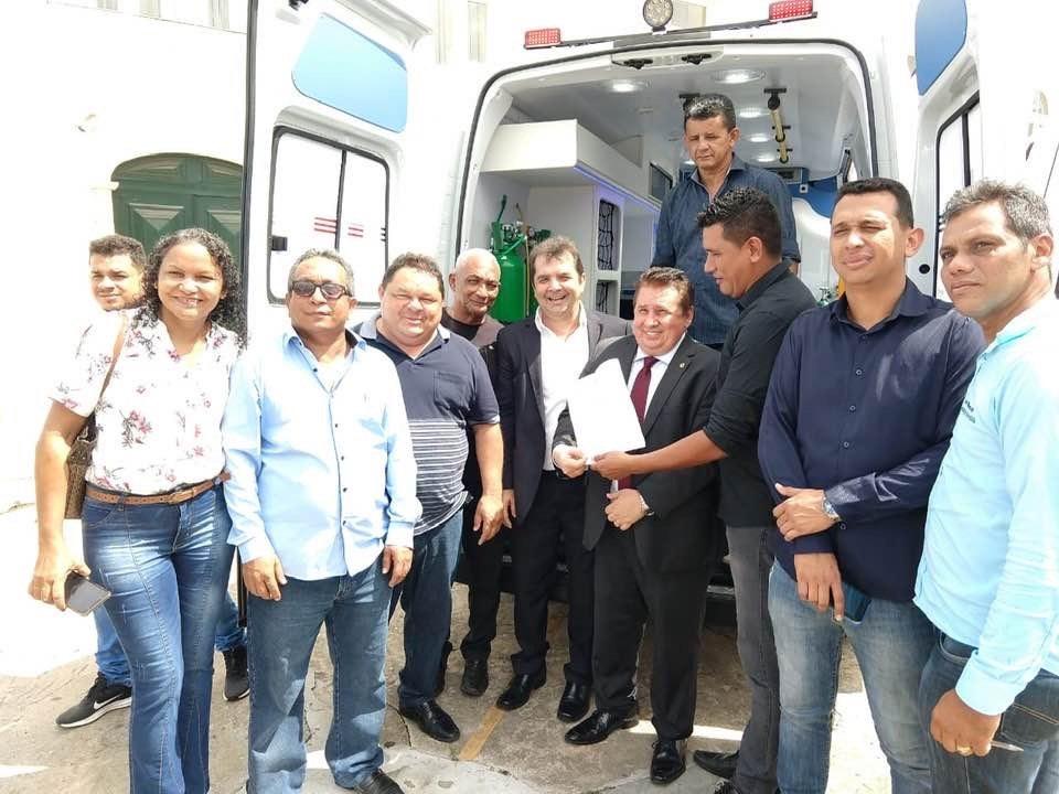 Deputado Ariston indica uma ambulância para o município de Santa Rita