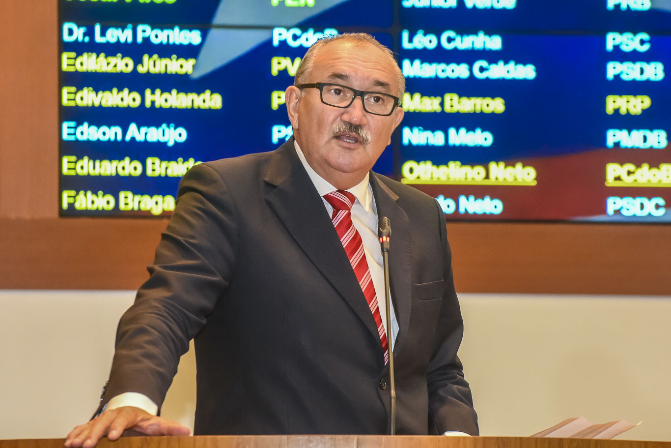 César Pires critica obrigatoriedade de placas do Mercosul em veículos