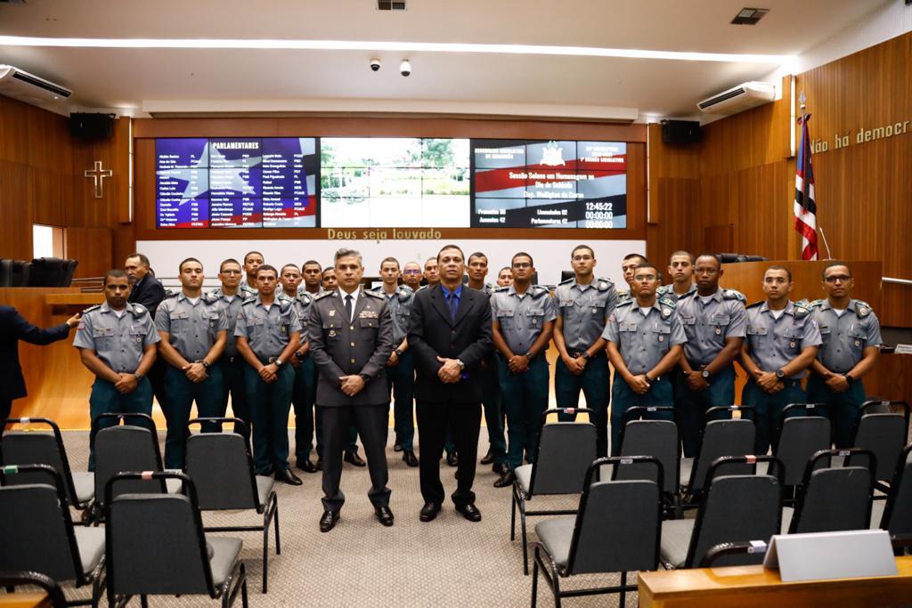 Wellington do Curso com homens da Polícia Militar do Maranhão que participaram da solenidade