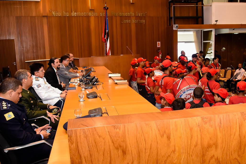 Júnior Verde concede medalha “Manuel Beckman” ao comandante dos Bombeiros