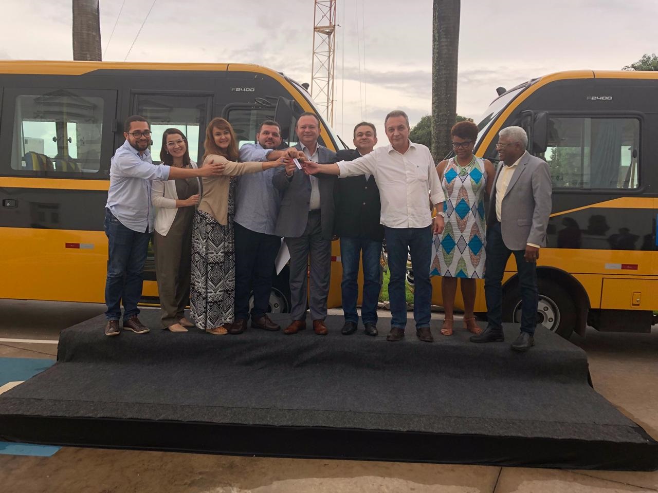 Antônio Pereira participa de entrega de  ônibus escolares em Buritirana e Cidelândia 