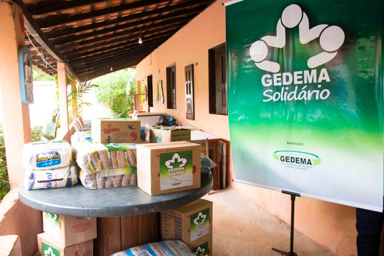 Alimentos doados pela equipe do Gedema na Escola Onde Canta o Sabiá 